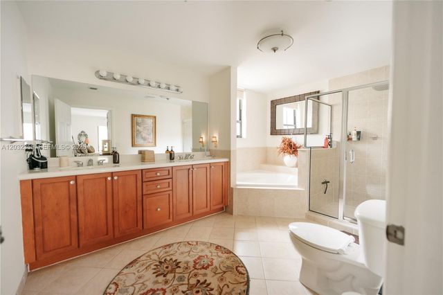 8390 SW 72nd Avenue 707, Miami, FL 33143