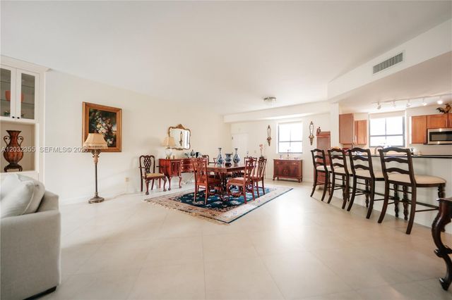 8390 SW 72nd Avenue 707, Miami, FL 33143