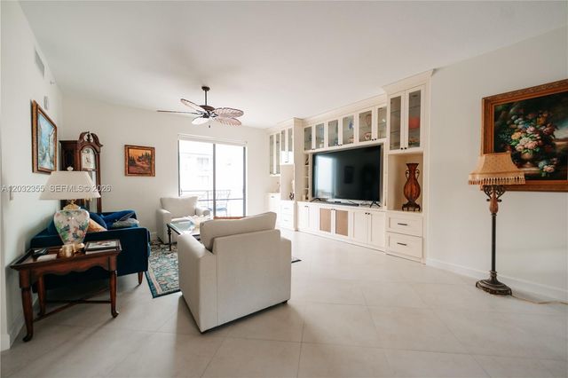 8390 SW 72nd Avenue 707, Miami, FL 33143