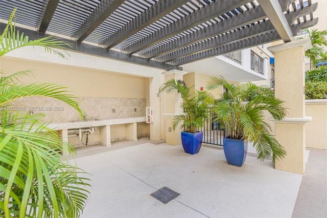 8390 SW 72nd Avenue 707, Miami, FL 33143