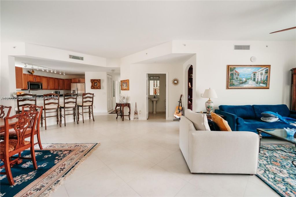 8390 SW 72nd Avenue 707, Miami, FL 33143