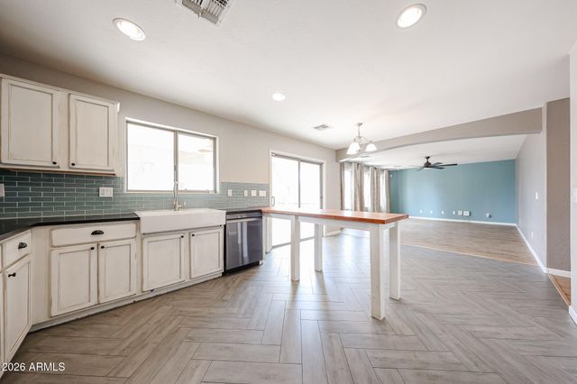 24885 W WAYLAND Drive, Buckeye, AZ 85326