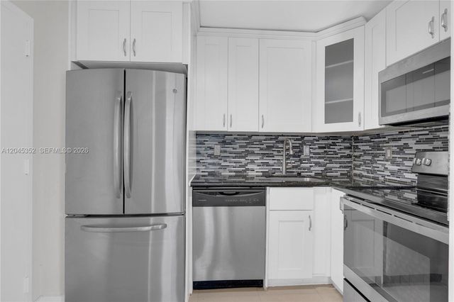 7928 W Dr 606 606, North Bay Village, FL 33141