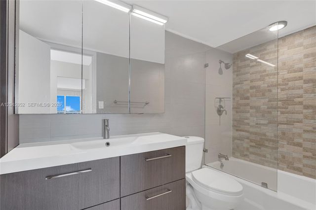 7928 W Dr 606 606, North Bay Village, FL 33141