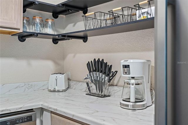 7101 59TH STREET N, Pinellas Park, FL 33781