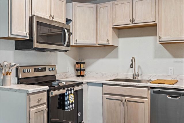 7101 59TH STREET N, Pinellas Park, FL 33781