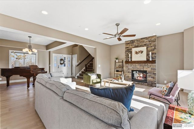 1730 S 220th Avenue, Elkhorn, NE 68022