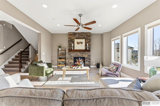 1730 S 220th Avenue, Elkhorn, NE 68022