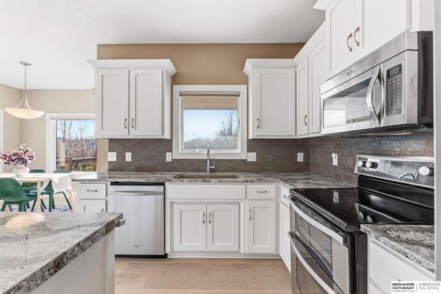 1730 S 220th Avenue, Elkhorn, NE 68022