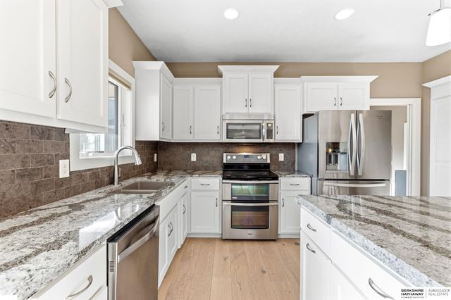 1730 S 220th Avenue, Elkhorn, NE 68022