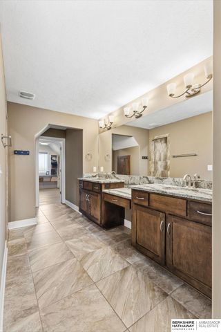 1730 S 220th Avenue, Elkhorn, NE 68022