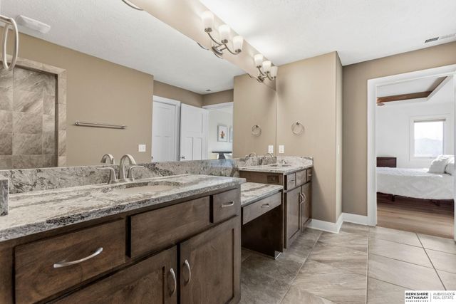 1730 S 220th Avenue, Elkhorn, NE 68022