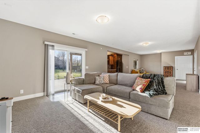 1730 S 220th Avenue, Elkhorn, NE 68022