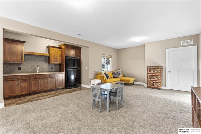 1730 S 220th Avenue, Elkhorn, NE 68022