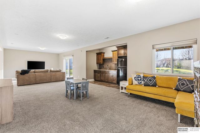 1730 S 220th Avenue, Elkhorn, NE 68022