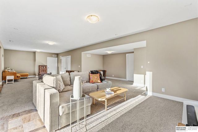 1730 S 220th Avenue, Elkhorn, NE 68022