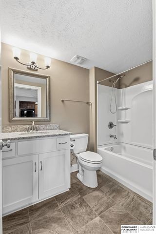 1730 S 220th Avenue, Elkhorn, NE 68022