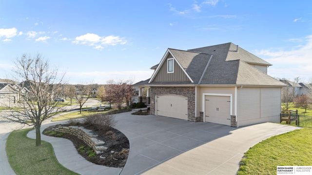 1730 S 220th Avenue, Elkhorn, NE 68022