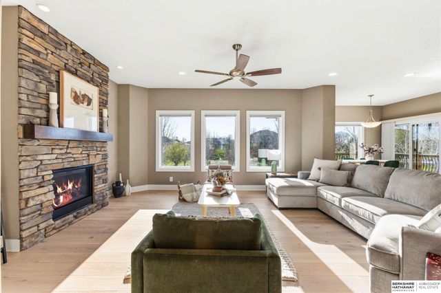 1730 S 220th Avenue, Elkhorn, NE 68022