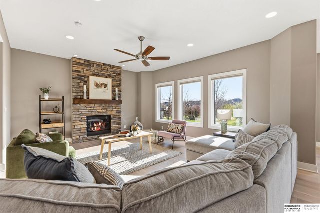 1730 S 220th Avenue, Elkhorn, NE 68022