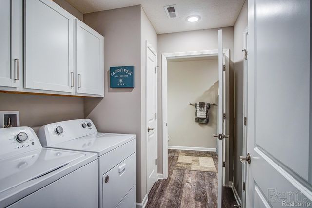 7063 Chestnut Hills, Whitmore Lake, MI 48189