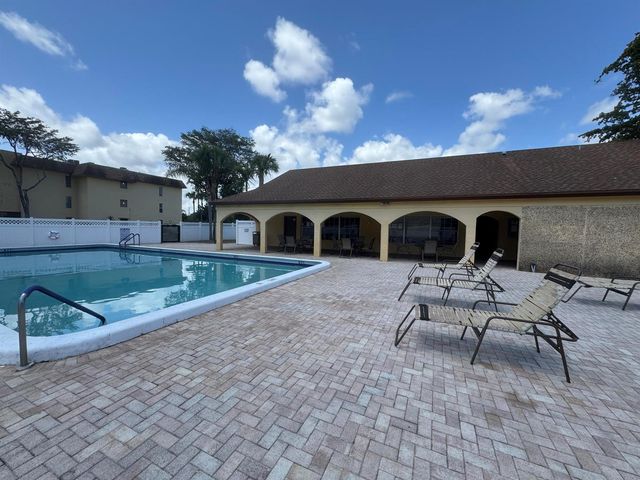 450 NW 20th Street, Boca Raton, FL 33431