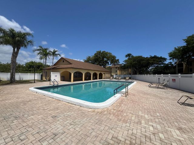 450 NW 20th Street, Boca Raton, FL 33431