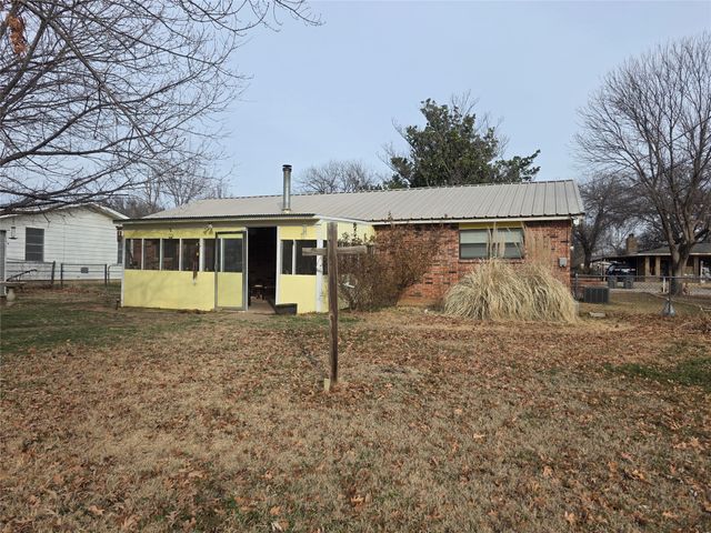 506 Hall Street, Graham, TX 76450