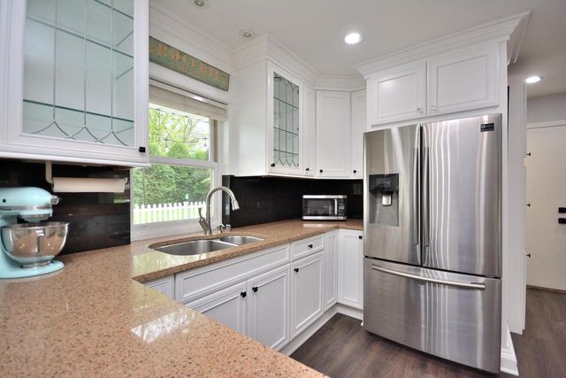 12905 Wembley ROAD, Brookfield, WI 53005