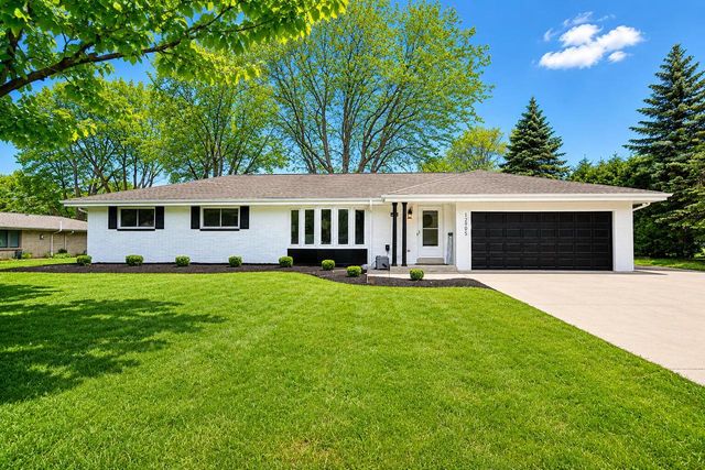 12905 Wembley ROAD, Brookfield, WI 53005