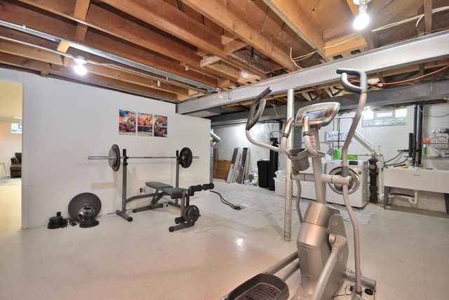 12905 Wembley ROAD, Brookfield, WI 53005