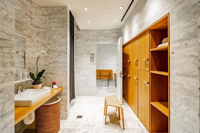 2675 S Bayshore Dr 1601S, Miami, FL 33133