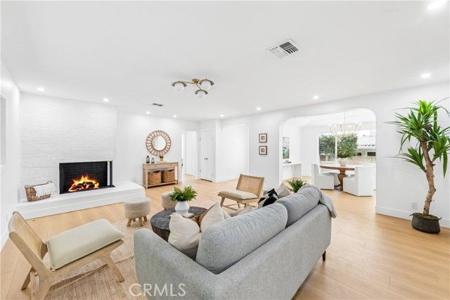 367 Ultimo Avenue, Long Beach, CA 90814