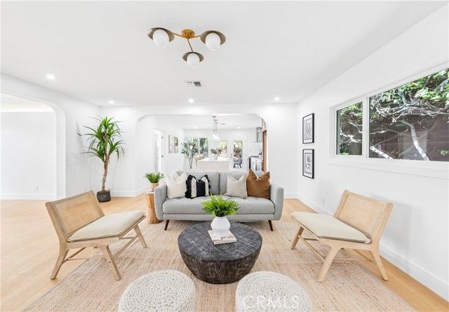 367 Ultimo Avenue, Long Beach, CA 90814
