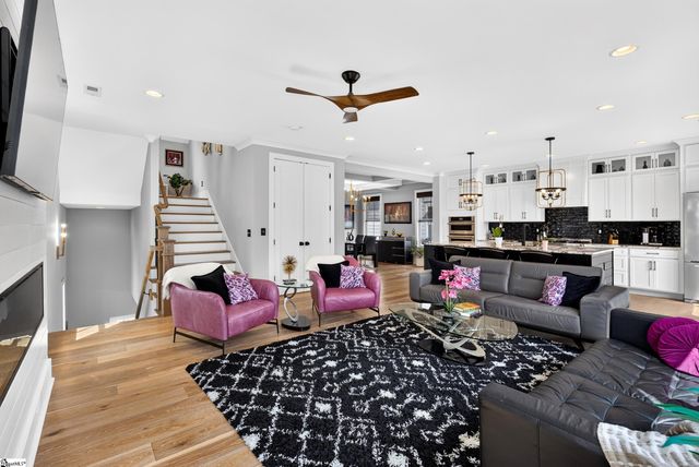 14 Perry Avenue, Greenville, SC 29601
