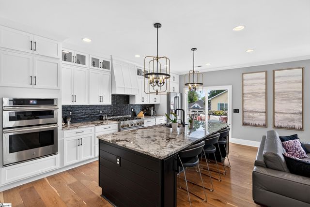 14 Perry Avenue, Greenville, SC 29601