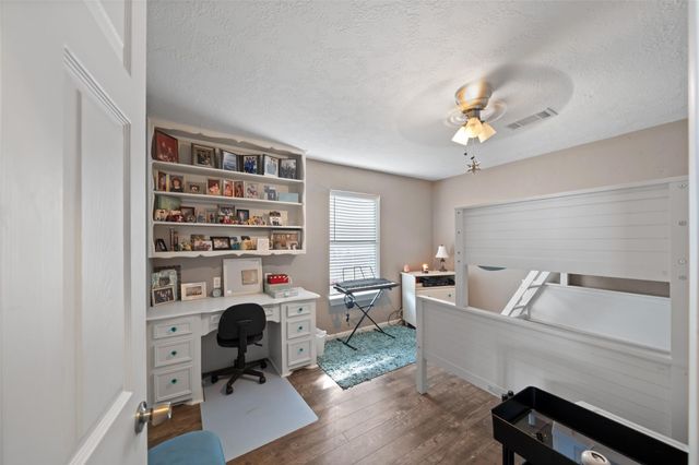 148 Clear Water Street W, Montgomery, TX 77356