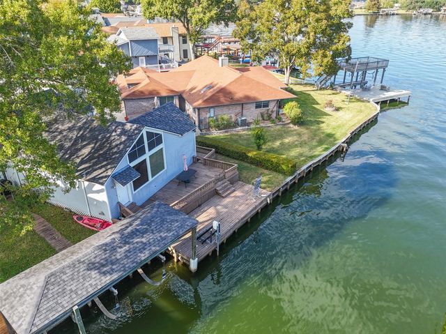 148 Clear Water Street W, Montgomery, TX 77356