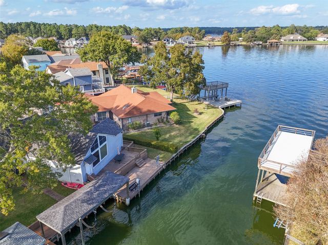 148 Clear Water Street W, Montgomery, TX 77356