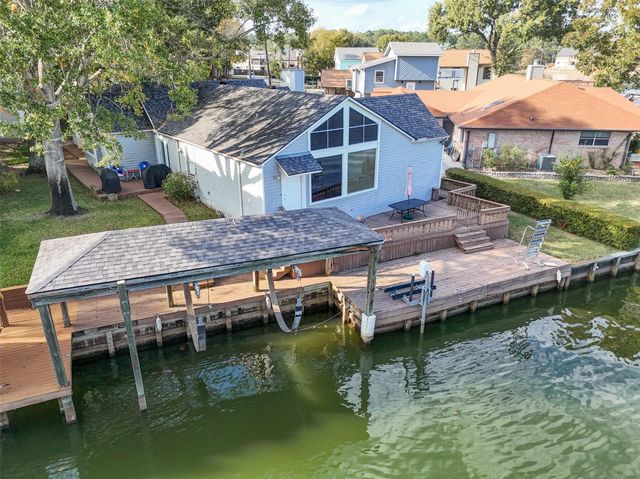 148 Clear Water Street W, Montgomery, TX 77356