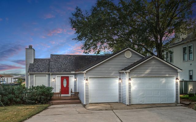 148 Clear Water Street W, Montgomery, TX 77356