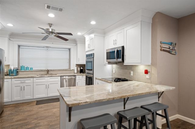 148 Clear Water Street W, Montgomery, TX 77356