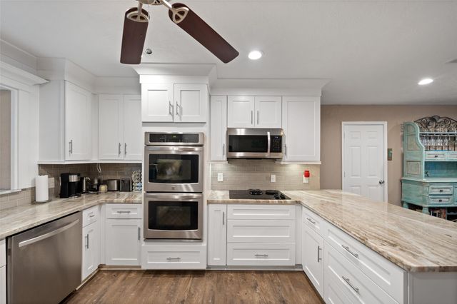 148 Clear Water Street W, Montgomery, TX 77356