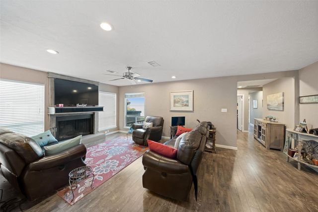 148 Clear Water Street W, Montgomery, TX 77356