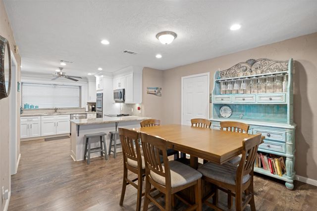 148 Clear Water Street W, Montgomery, TX 77356