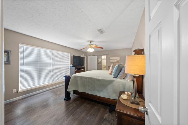 148 Clear Water Street W, Montgomery, TX 77356