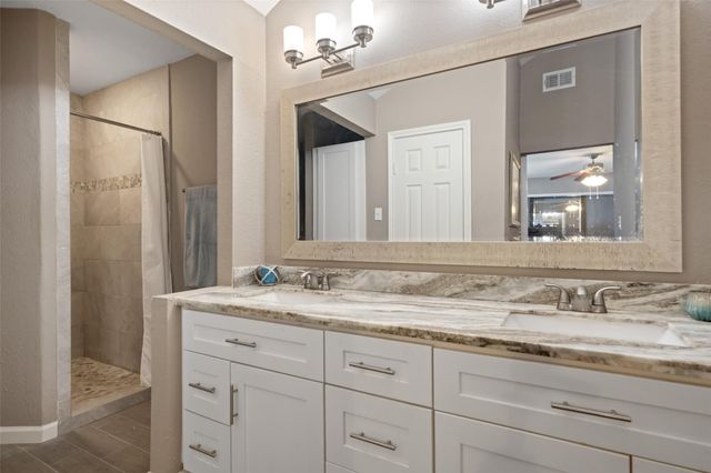 148 Clear Water Street W, Montgomery, TX 77356