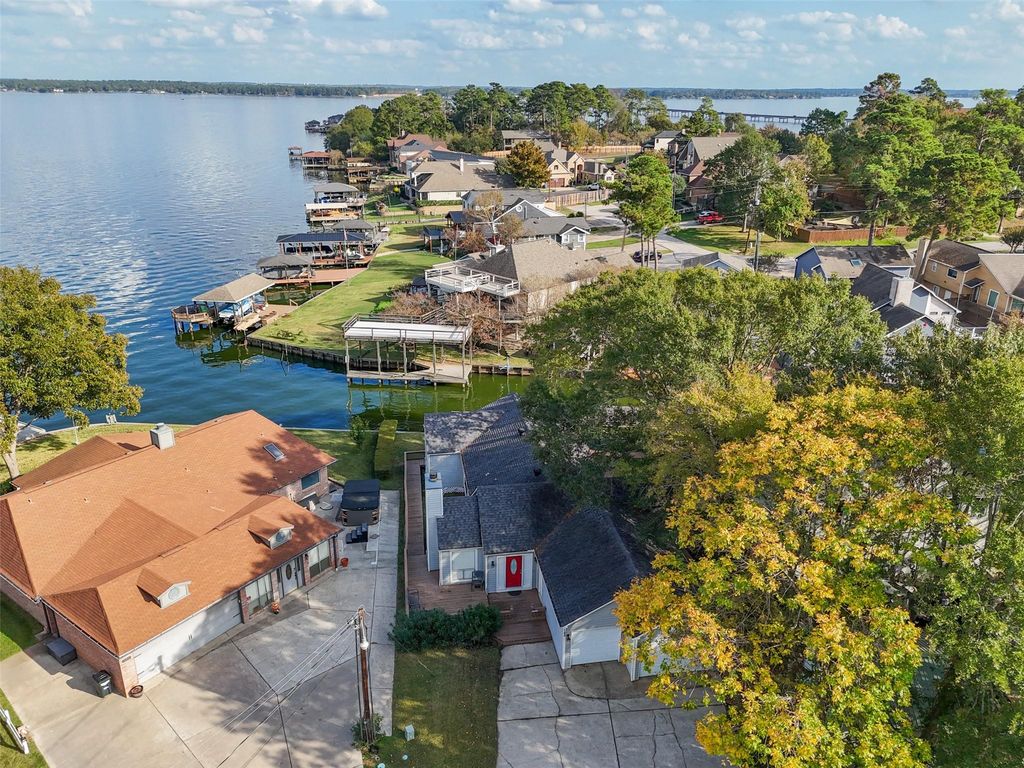 148 Clear Water Street W, Montgomery, TX 77356