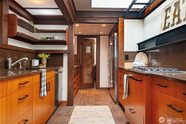 2395 W Shore Drive, Lummi Island, WA 98262