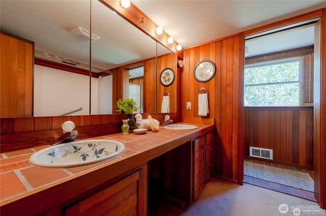 2395 W Shore Drive, Lummi Island, WA 98262